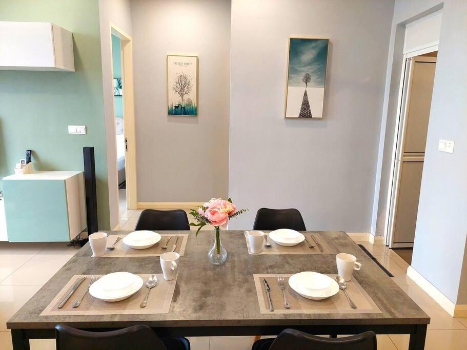 Apartment Walk To Legoland * D'pristine * 2br View #6