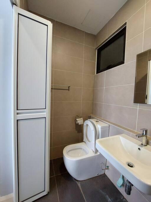 Walk To Legoland * D'pristine * 2br View #6 *